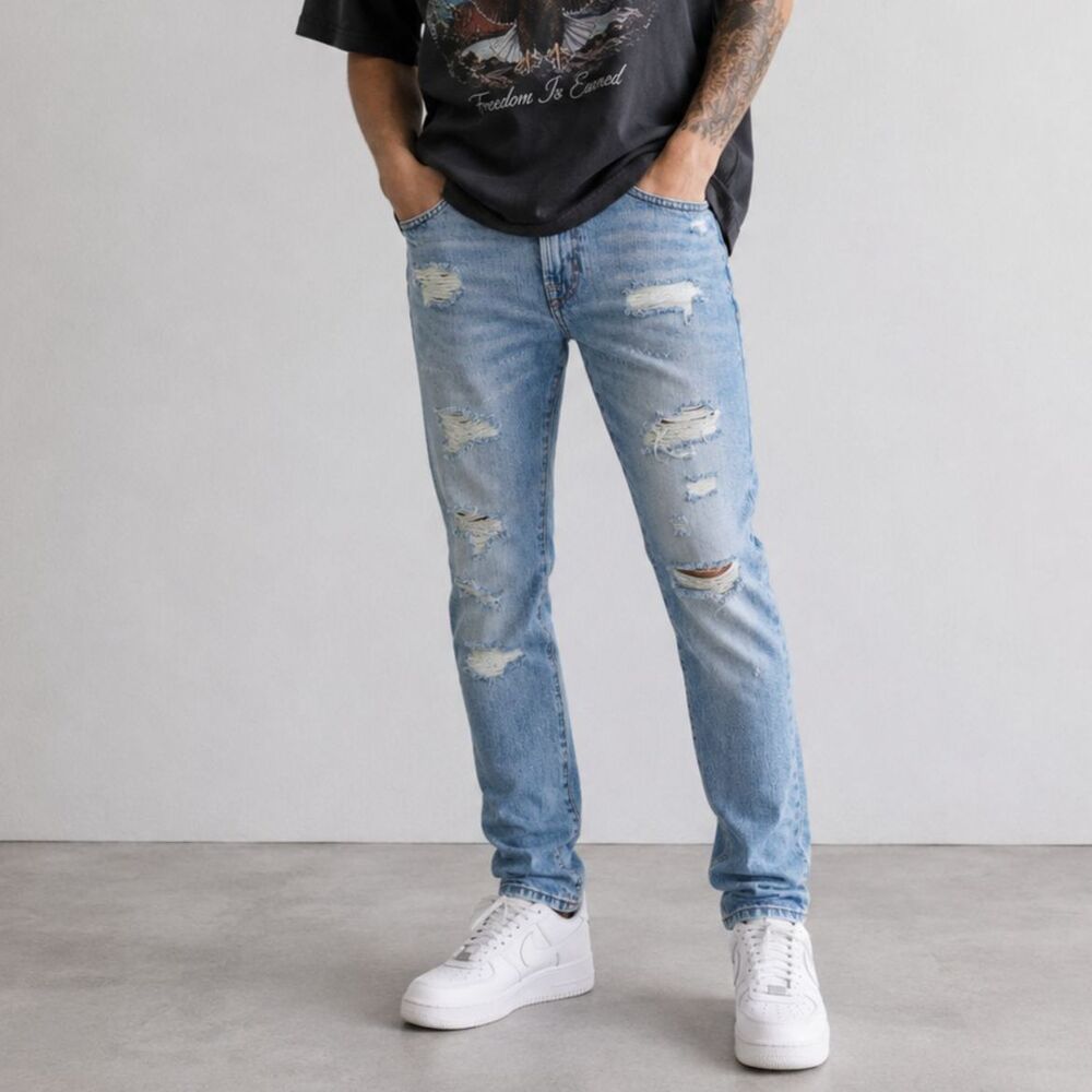 American Eagle Mens 30x32 Slim Jeans Light Wash Distressed Ripped Denim